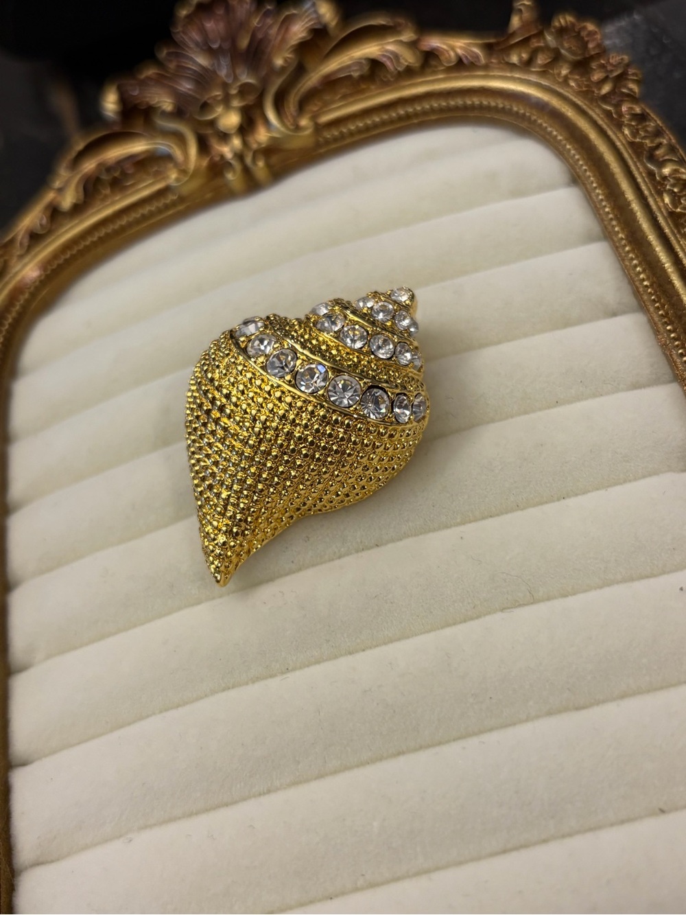 Vintage SIGNED KJL Kenneth Jay Lane Seashell Brooch Pendant Gold Tone Shell Pin - Picture 4 of 8